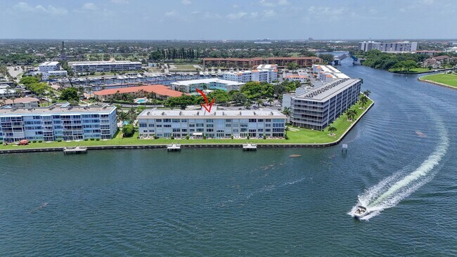 Building Photo - 52 Yacht Club Dr