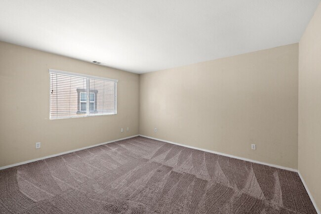 Building Photo - Ideal for Large Families – 6BR/4BA Eastval...
