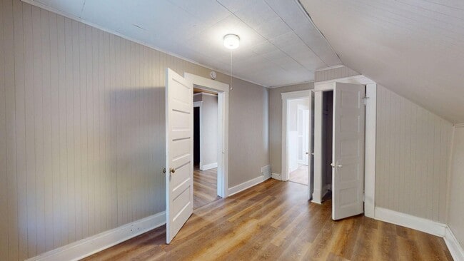 Building Photo - 2818 E 119th St