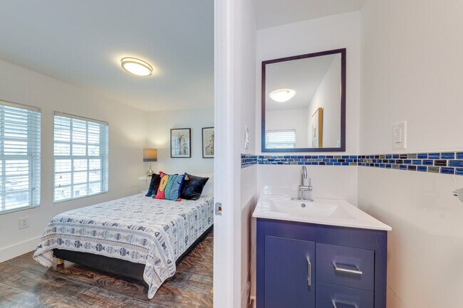 Building Photo - 394 Burton Dr