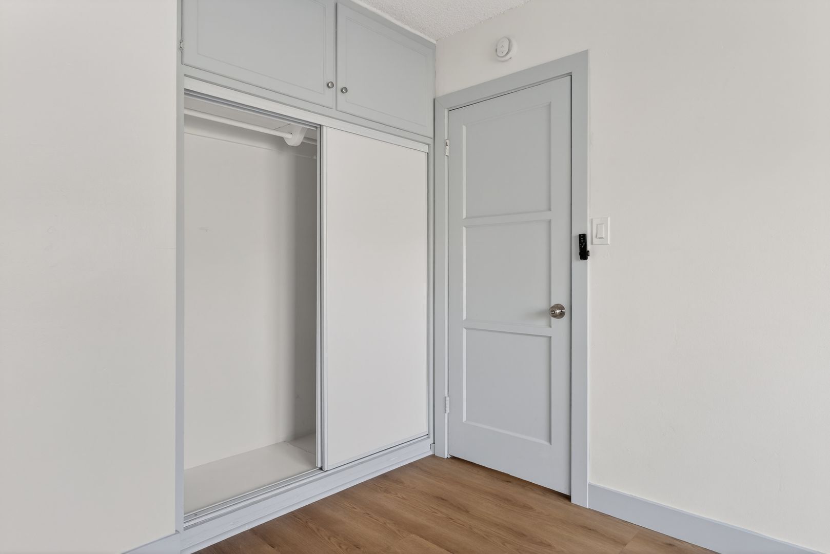 Building Photo - 933 Alamitos Ave