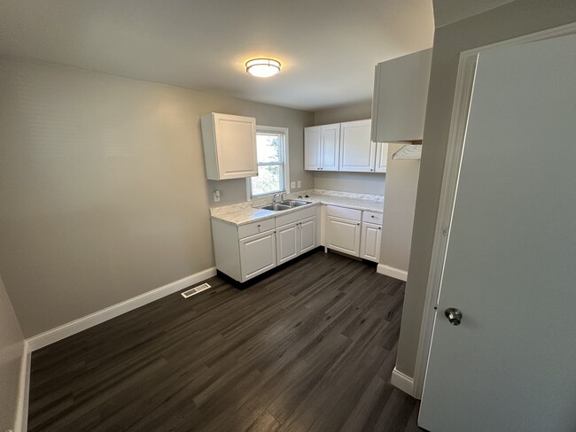 Kitchen/Dining - 3035 Audubon Rd