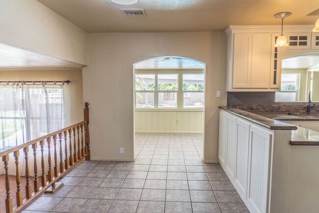 Building Photo - Spacious 3-Bedroom, 4-Bath Vintage Home wi...