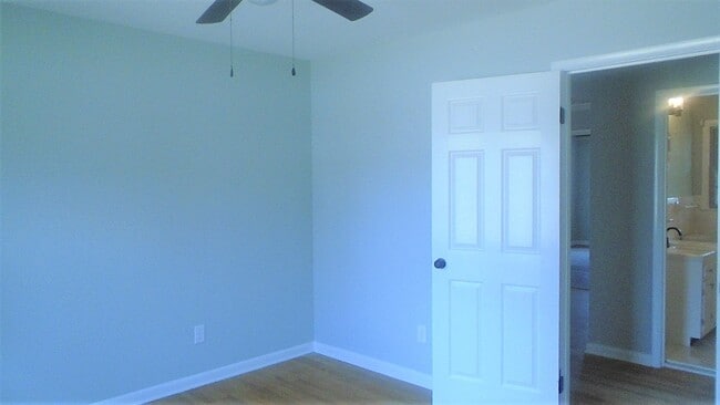 Building Photo - 3 Bedroom 2 Bathroom Home