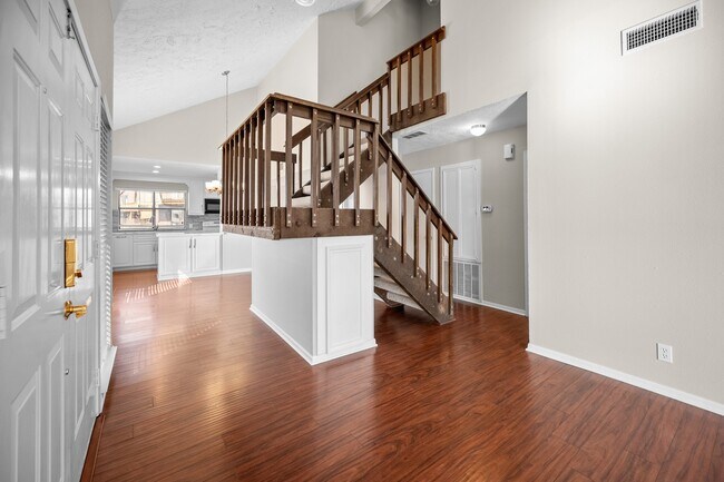 Building Photo - 705 Davis Rd