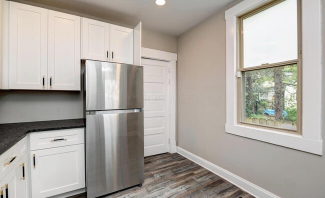 Building Photo - 1050 Oak St