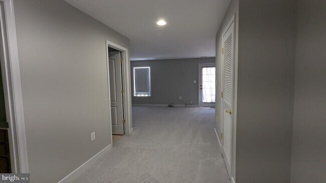 Building Photo - 12950 Tonka Ct