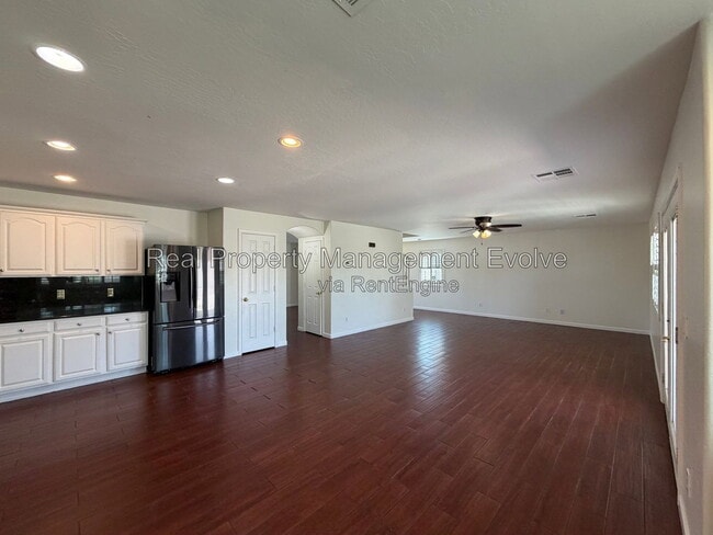 Building Photo - 6903 W Lawrence Ln