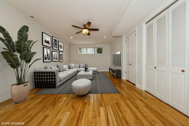 Building Photo - 4012 S Indiana Ave