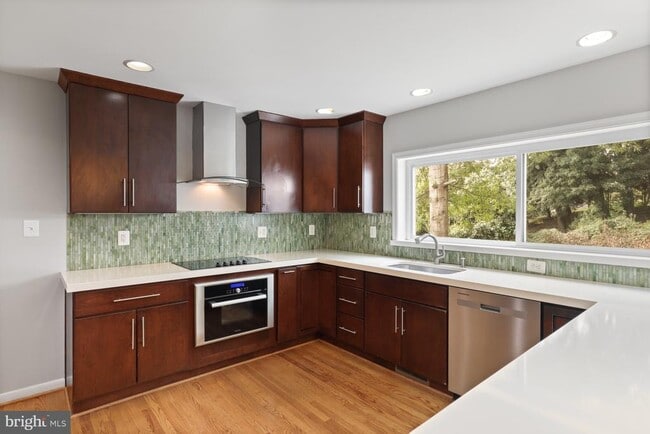 Building Photo - 6139 Tompkins Dr