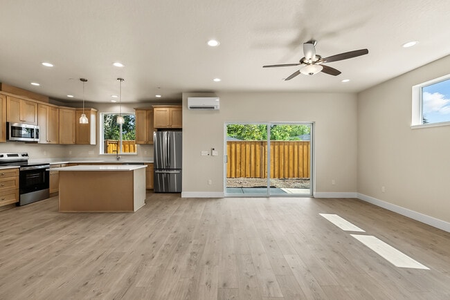 Building Photo - 2278 Sandy Dr