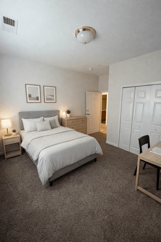 Building Photo - Evellien & Provence: Townhomes + Apartments Student Housing