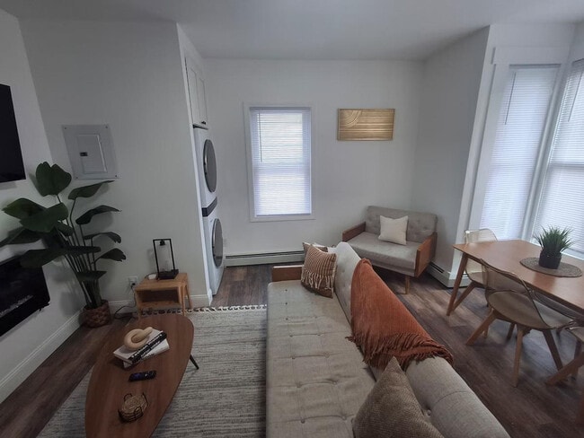 Building Photo - 23 Handy St