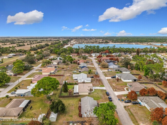 Building Photo - 1614 Earlham Ave NW