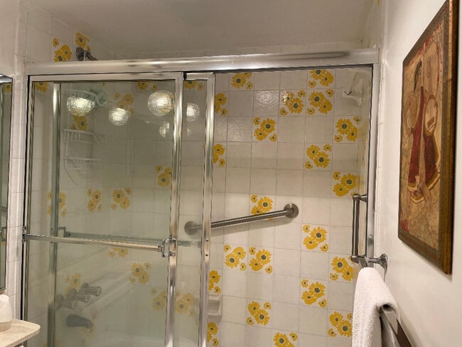 Building Photo - 9423 S Hollybrook Lake Dr