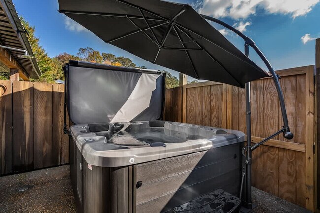 Building Photo - 299 Westview Dr