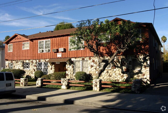 Primary Photo - 15461 Moorpark St