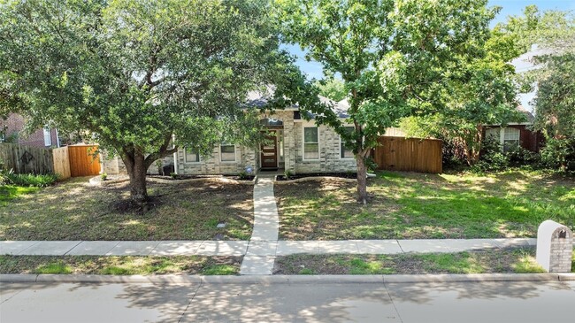Building Photo - 1531 Home Park Dr