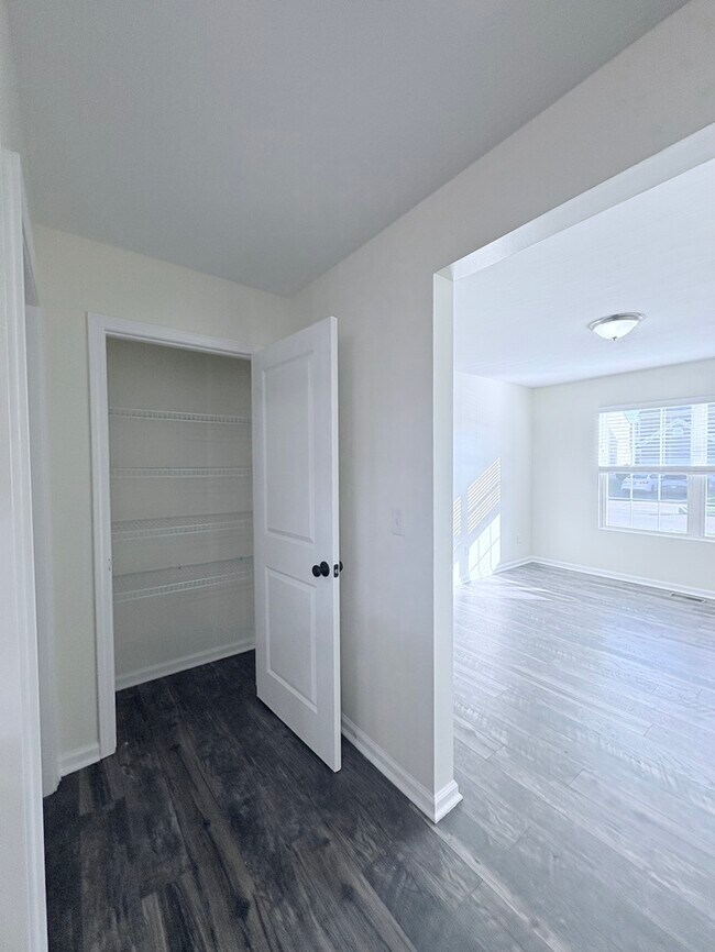 Building Photo - Charming 3 Bed, 2.5 bath in Blacklick!