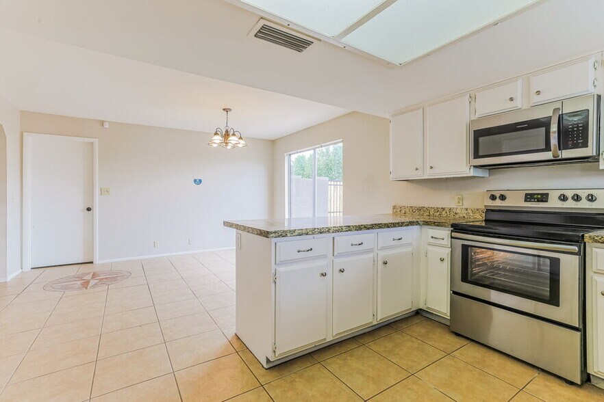 Building Photo - 503 W Cheyenne Dr