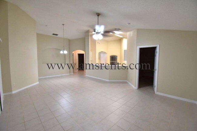 Building Photo - Delightful 3 bedroom house in Davenport