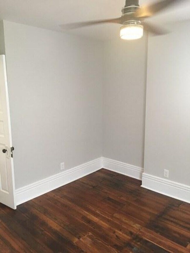 Building Photo - 1131