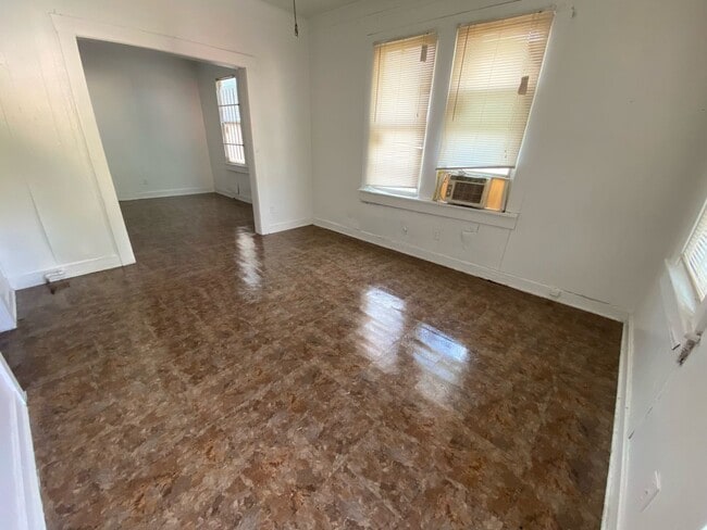 Building Photo - Home For Rent