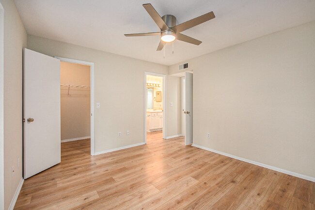 Building Photo - 1481 Center St Ext