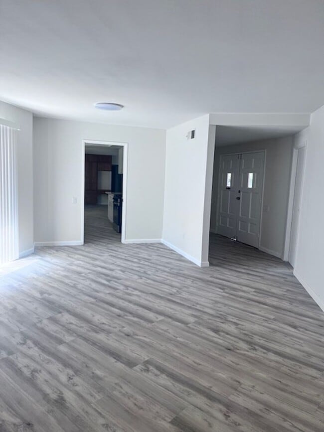 Building Photo - Recently Remodeled South Redlands Home