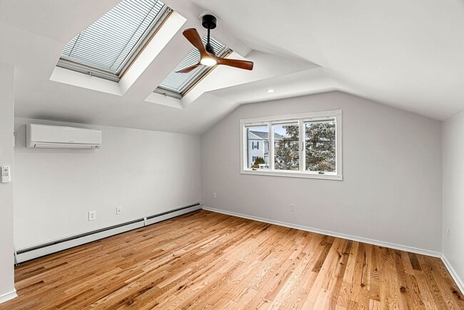 Building Photo - 5 I St