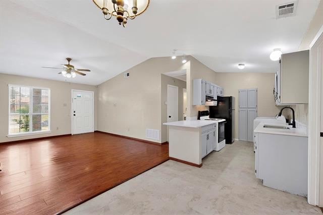 Building Photo - 1425 Brazos Dr