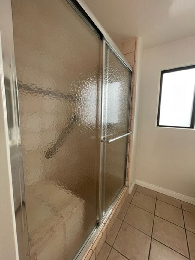 Building Photo - Charming 2-Bedroom Bungalow in the Heart o...