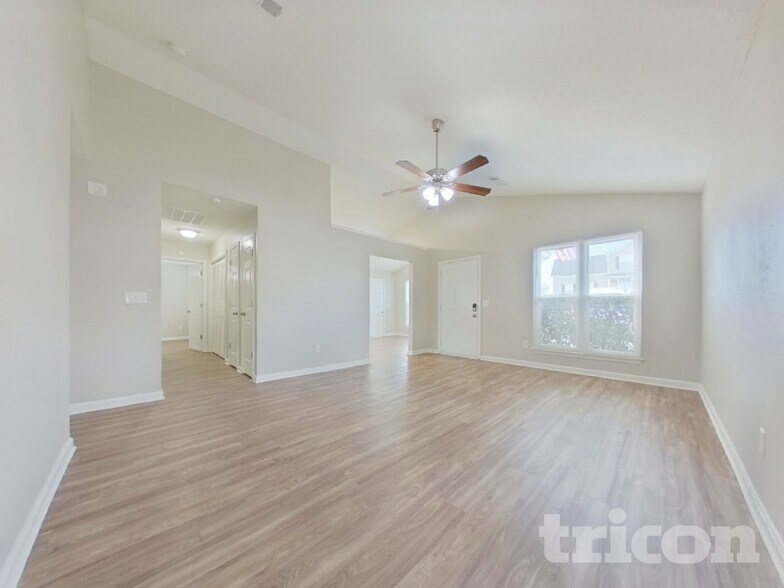 Building Photo - 279 Legend Oaks Dr