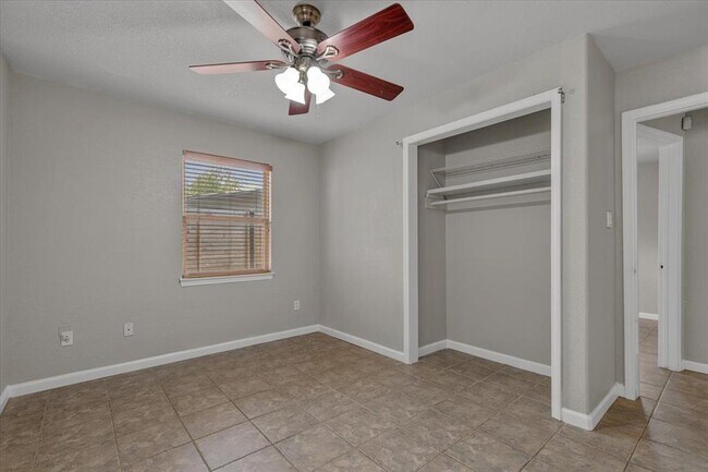 Building Photo - 7604 Robalo Rd