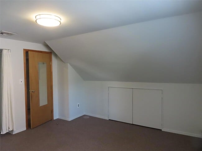 Building Photo - 120 Cerny Pl