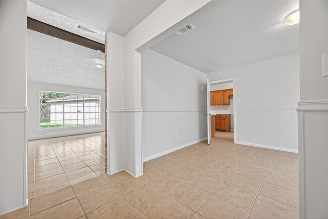 Building Photo - 22206 Red River Dr