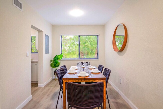 Building Photo - 700 SW 11th Ave