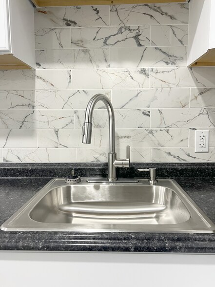 kitchen sink - 1806 Appleton St