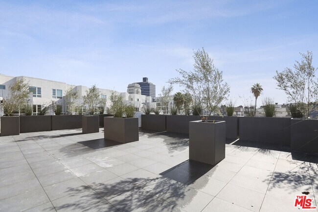 Building Photo - 740 Ridgeley Dr