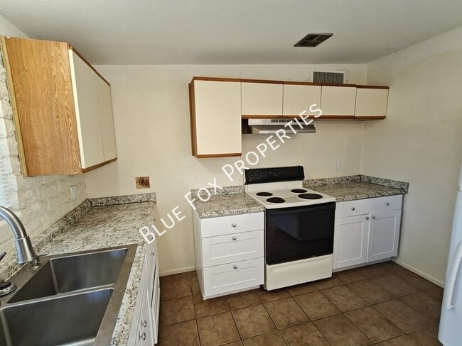 Building Photo - 3755 S Amos Pl