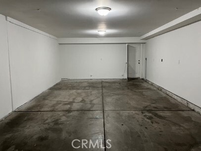 Building Photo - 211 E 84th Pl