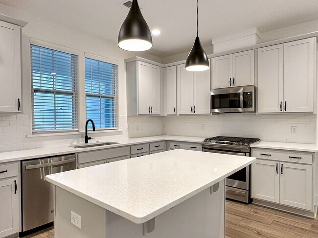 Building Photo - Luxury Townhome in Midtown Nexton