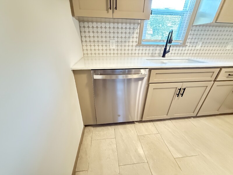 Building Photo - 1819 S Irvington Ave