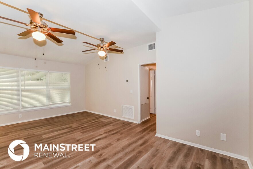 Building Photo - 3307 S Park Ave