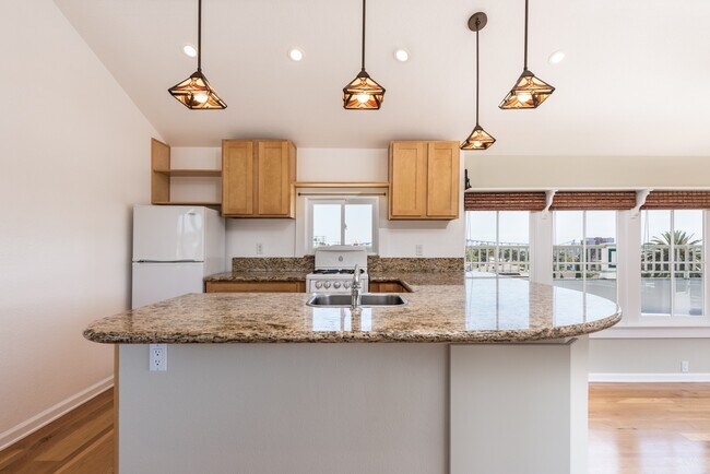 Building Photo - 470 20th St