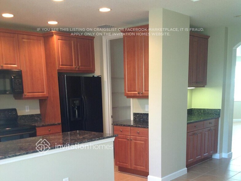 Building Photo - 2564 Gardens Pkwy