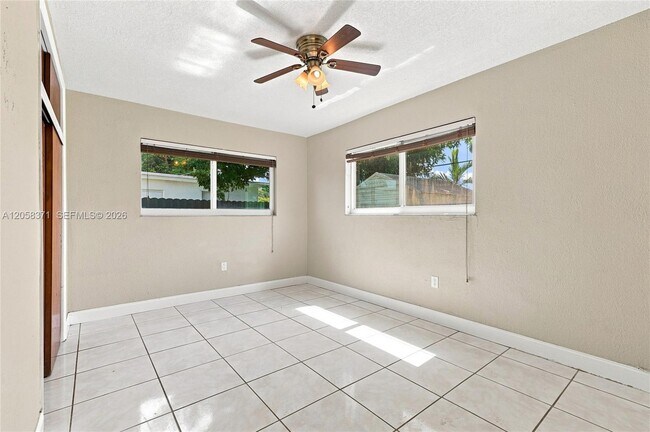 Building Photo - 2220 Desoto Dr