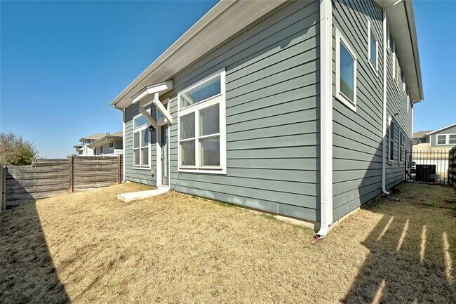 Building Photo - 2308 Hermia St