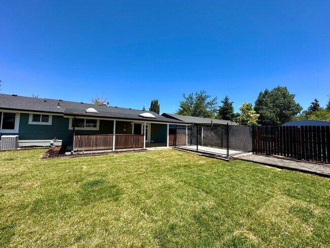 Building Photo - Pet-Friendly 4 Bedroom Home with Fenced Yard & Air Conditioning