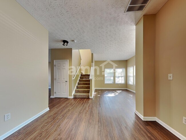 Building Photo - 1115 Sunset Dr